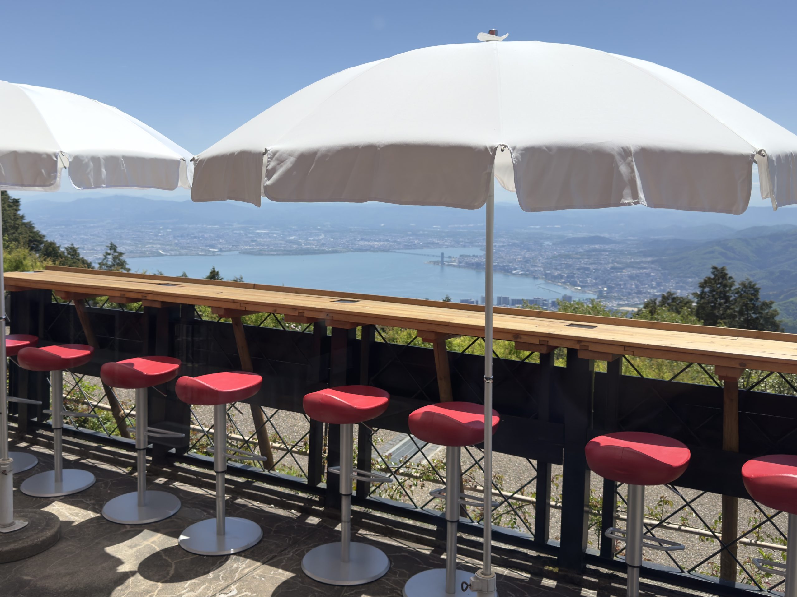 カフェ営業時間変更のお知らせ